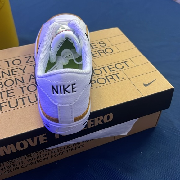 Nike size 7.5 white with black Nike check - Picture 5 of 5